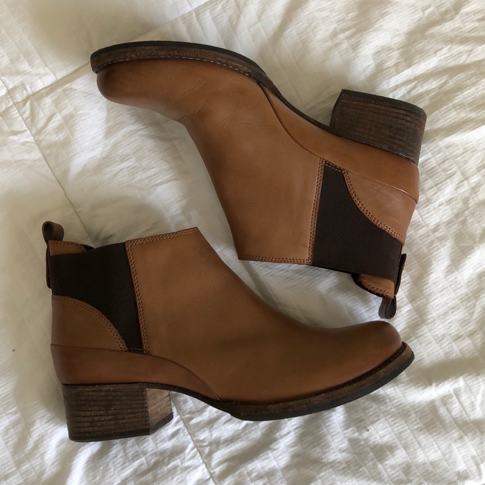 Tan Booties 🌛
